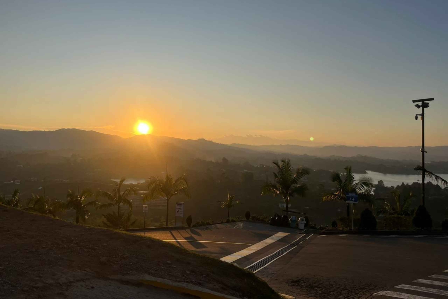 Medellín: Guatapé & Piedra del Peñol Private Tour