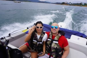 Medellín: Guatapé Private Tour with Helicopter & Boat Ride