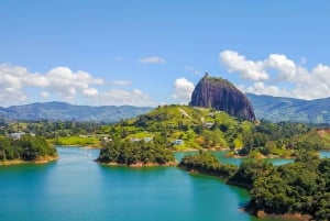 Medellín: Guatapé Private Tour with Helicopter & Boat Ride