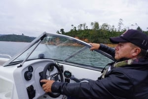 Medellín: Guatapé Private Tour with Helicopter & Boat Ride