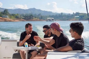 Medellín: Guatapé Private Tour with Helicopter & Boat Ride
