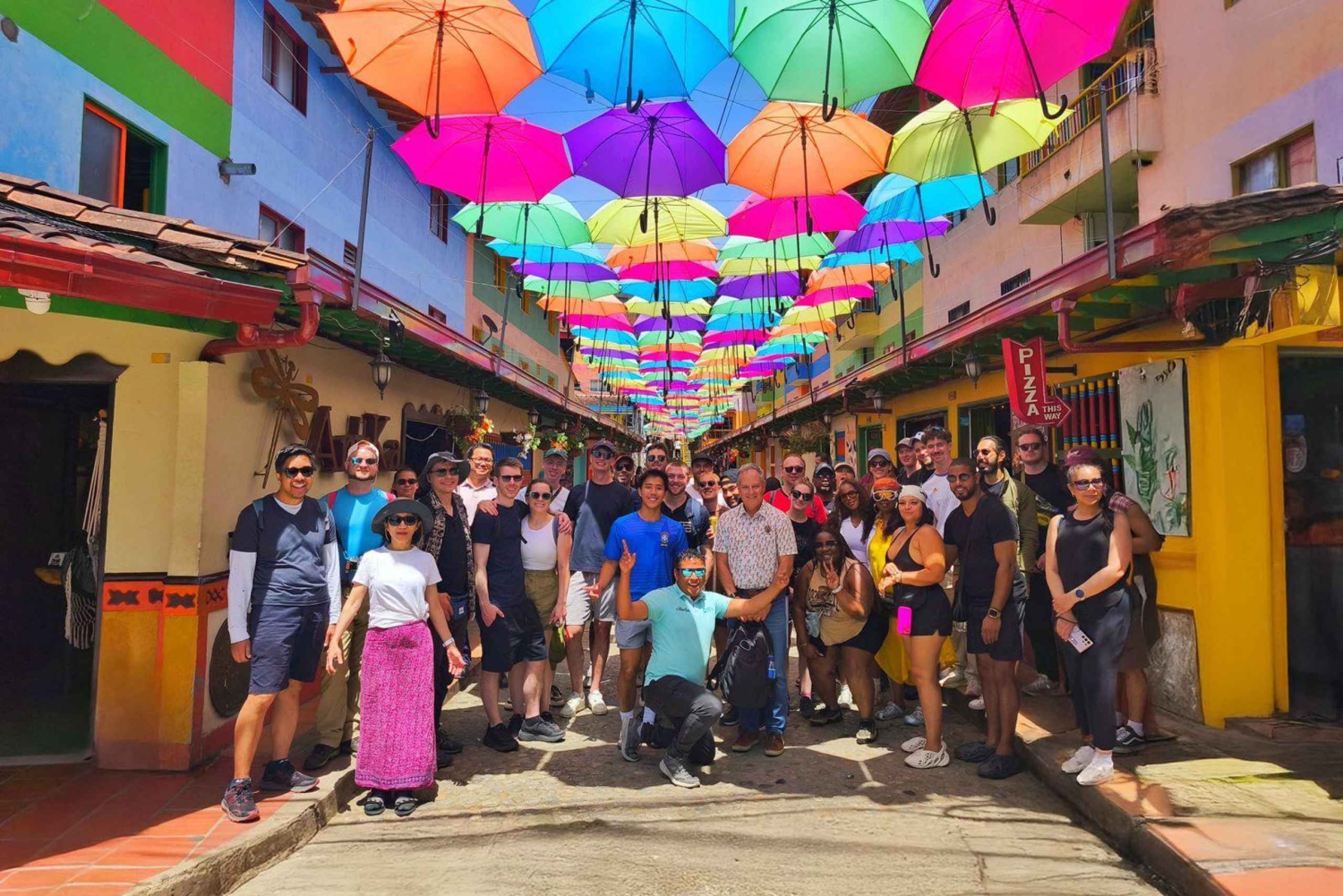 Medellin: wycieczka do Guatape z rejsem wycieczkowym, śniadaniem, obiadem i lamami