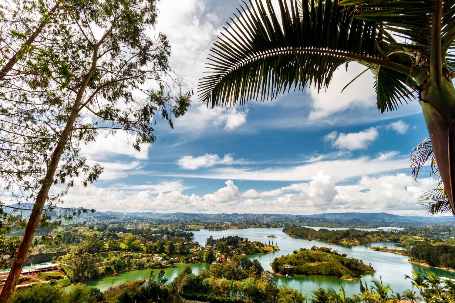 Medellin: wycieczka do Guatape z rejsem wycieczkowym, śniadaniem, obiadem i lamami