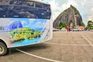 Medellin: wycieczka do Guatape z rejsem wycieczkowym, śniadaniem, obiadem i lamami