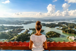 Medellin: wycieczka do Guatape z rejsem wycieczkowym, śniadaniem, obiadem i lamami