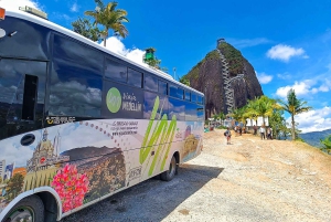Medellin: wycieczka do Guatape z rejsem wycieczkowym, śniadaniem, obiadem i lamami