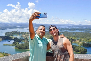 Medellin: wycieczka do Guatape z rejsem wycieczkowym, śniadaniem, obiadem i lamami