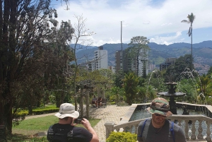 Medellin: Luxury and Private City Tour in French
