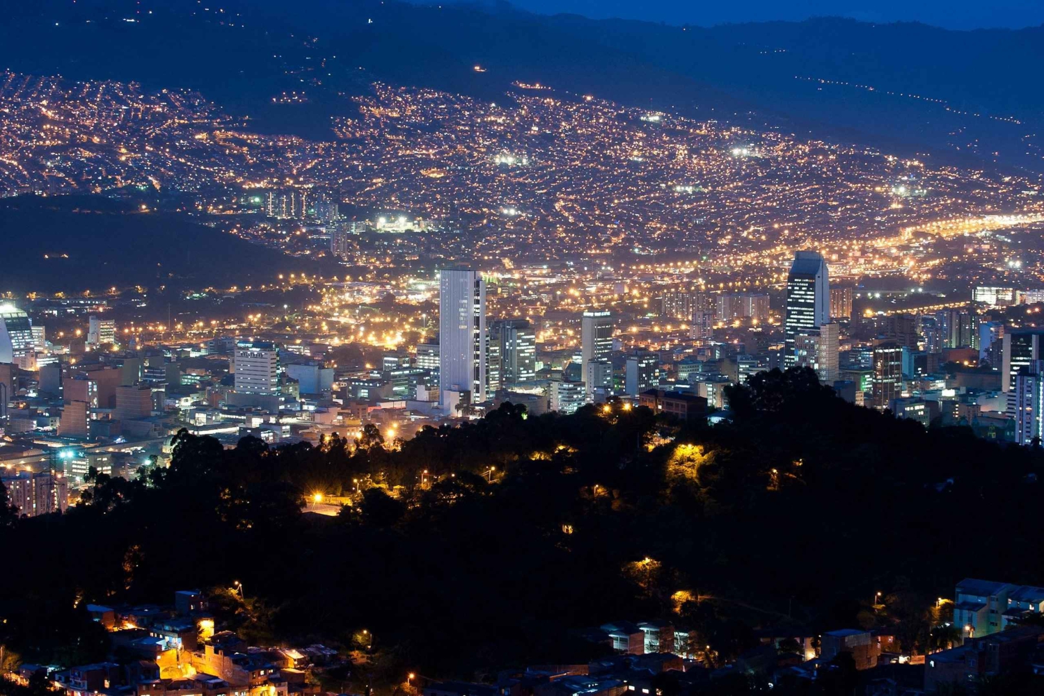 Medellin: Nightlife Tour with Local Guide and Hotel Pickup