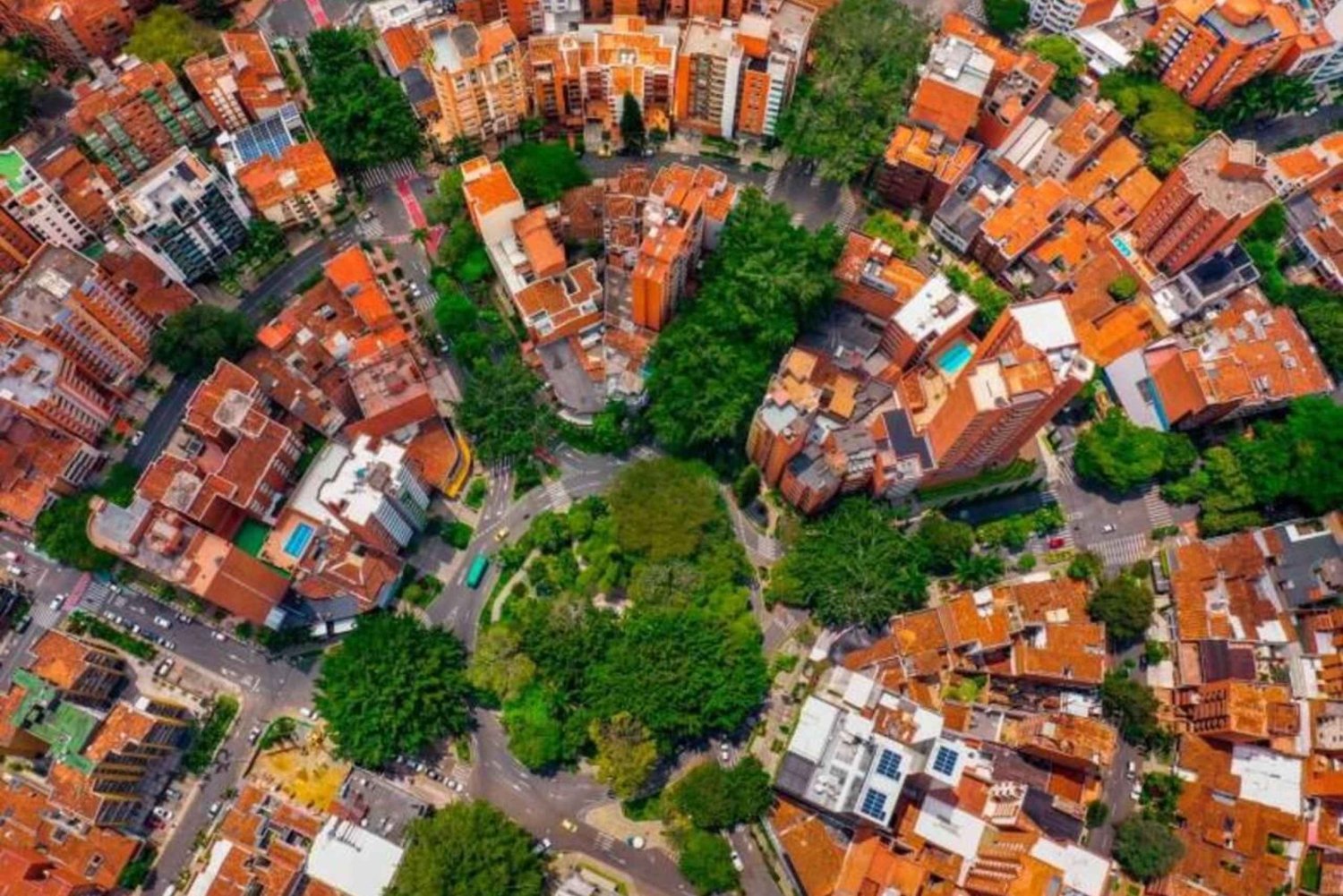 Medellín: Private City Tour and Comuna 13 Tour