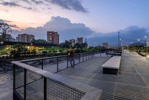 Medellín: Private City Tour and Comuna 13 Tour