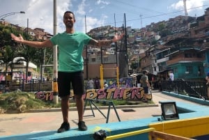 Medellín: Private Comuna 13 Street Art Tour