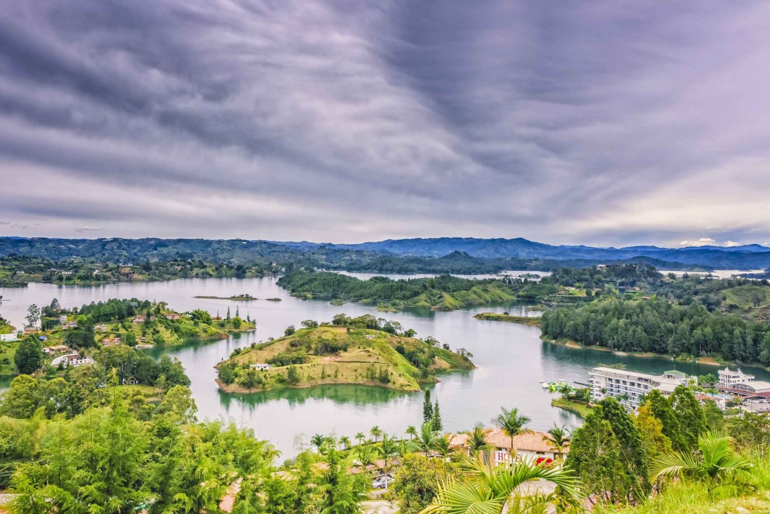 Medellín: Tour privato di Guatapé con colazione, pranzo e crociera