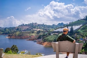 Medellín: Tour privato di Guatapé con colazione, pranzo e crociera