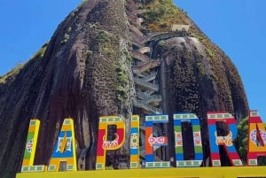 Medellín: Tour privato di Guatapé con colazione, pranzo e crociera