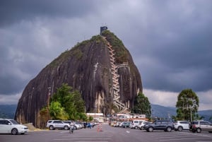 Medellín: Tour privato di Guatapé con colazione, pranzo e crociera