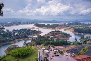 Medellín: Tour privato di Guatapé con colazione, pranzo e crociera