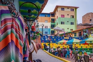 Medellín: Tour privato di Guatapé con colazione, pranzo e crociera