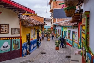 Medellín: Tour privato di Guatapé con colazione, pranzo e crociera