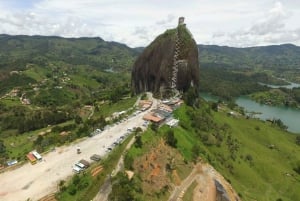Medellín: Prywatne Guatapé z biletami do Peñol i rejsem łodzią
