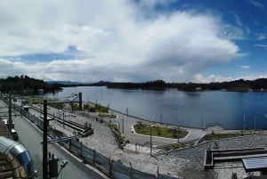 Medellín: Prywatne Guatapé z biletami do Peñol i rejsem łodzią