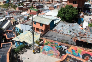 Recorrido por Medellín: Tour por la Comuna 13, graffitis y Metrocable