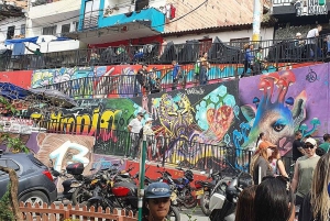 Recorrido por Medellín: Tour por la Comuna 13, graffitis y Metrocable