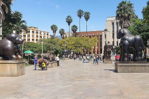 Recorrido por Medellín: Tour por la Comuna 13, graffitis y Metrocable