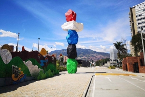 Recorrido por Medellín: Tour por la Comuna 13, graffitis y Metrocable