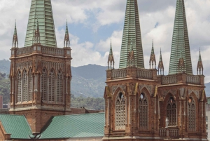 Recorrido por Medellín: Tour por la Comuna 13, graffitis y Metrocable