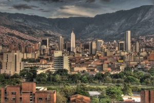 Recorrido por Medellín: Tour por la Comuna 13, graffitis y Metrocable