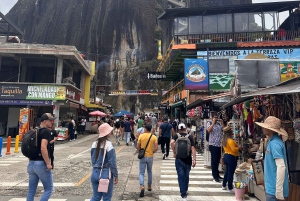 Medellin: Tour a Guatape, Peñol e Barco, com Almoço e café da manhã