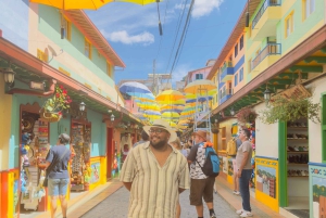 Medellin: Tour a Guatape, Peñol e Barco, com Almoço e café da manhã