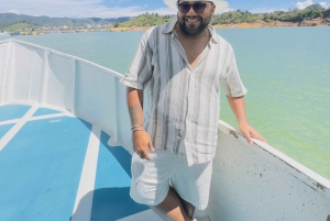 Medellin: Tour a Guatape, Peñol e Barco, com Almoço e café da manhã