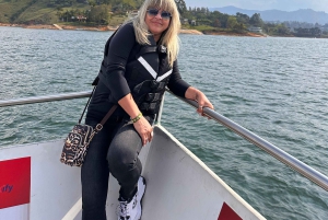 Medellin: Tour a Guatape, Peñol e Barco, com Almoço e café da manhã