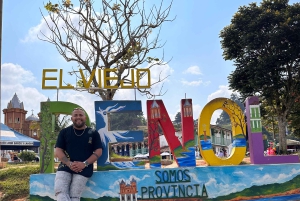Medellin: Tour a Guatape, Peñol e Barco, com Almoço e café da manhã