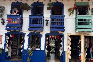 Medellin: Tour a Guatape, Peñol e Barco, com Almoço e café da manhã