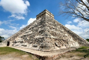 Mérida: Chichén Itzá och Valladolid Guidad tur med buffé