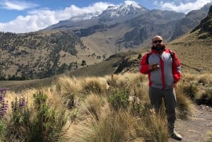 Mexico City: Guided Volcano Trek with Lunch