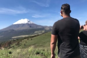 Mexico City: Guided Volcano Trek with Lunch