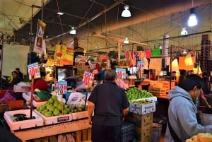 Mexico City Market Tour: Traditional Food and Murals