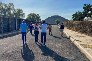Mexico City: Teotihuacan & Guadalupe Shrine Tour with Lunch