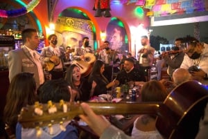 メキシコシティ歴史地区の伝統的なメキシカン・バー