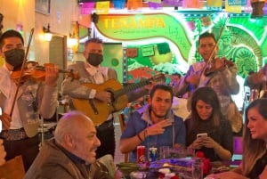 メキシコシティ歴史地区の伝統的なメキシカン・バー