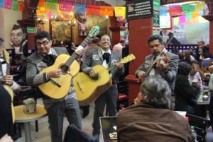 メキシコシティ歴史地区の伝統的なメキシカン・バー