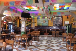 メキシコシティ歴史地区の伝統的なメキシカン・バー