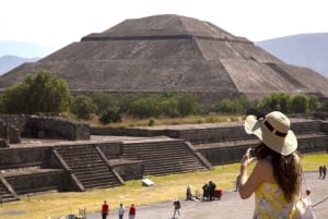 Mexico by: Tur til Teotihuacan-pyramidene og Guadalupe-helligdommen
