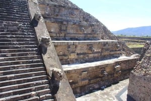 Mexico by: Tur til Teotihuacan-pyramidene og Guadalupe-helligdommen