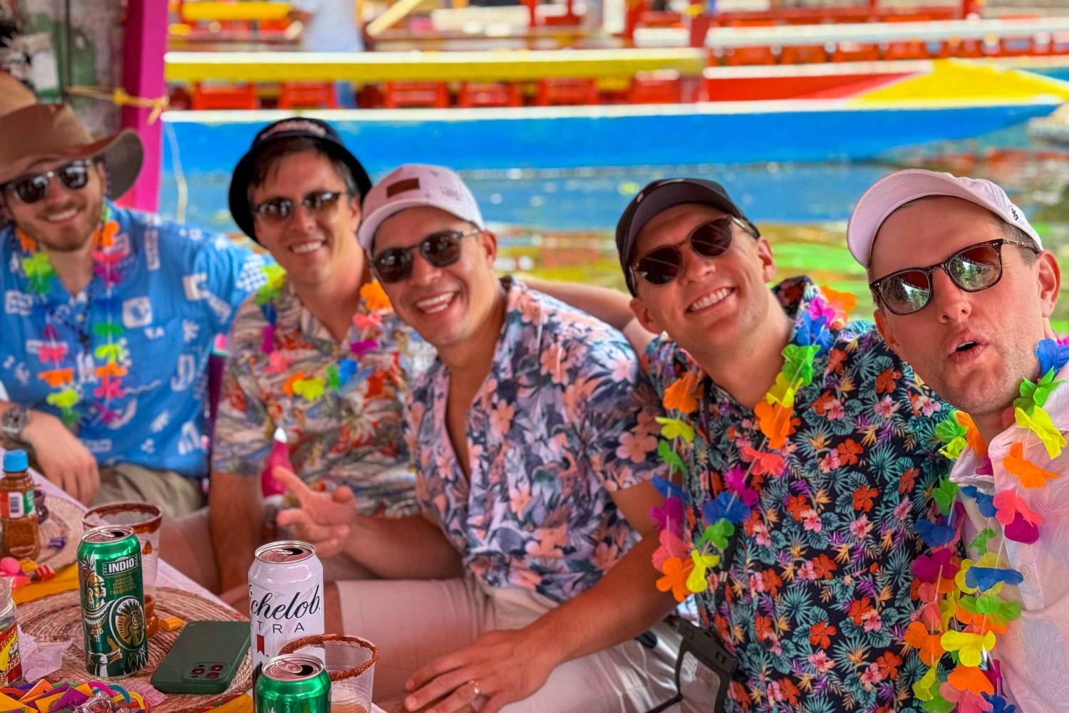 Mexiko-Stadt: Xochimilco Boat Party mit unbegrenzten Getränken