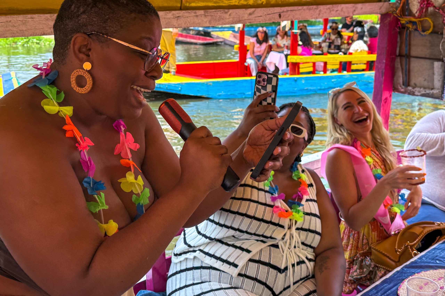 Mexiko-Stadt: Xochimilco Boat Party mit unbegrenzten Getränken